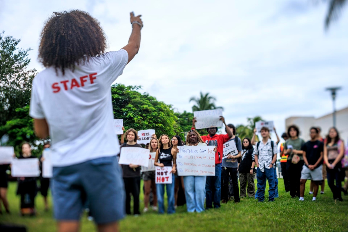 Universitarios de Florida protestan contra la presencia de ICE en sus campus