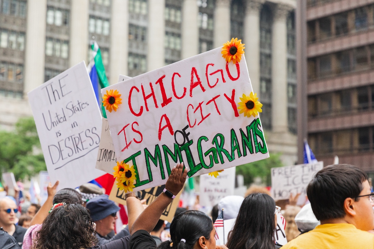 Inmigrantes en Chicago temen despliegue militar federal en sus vecindarios
