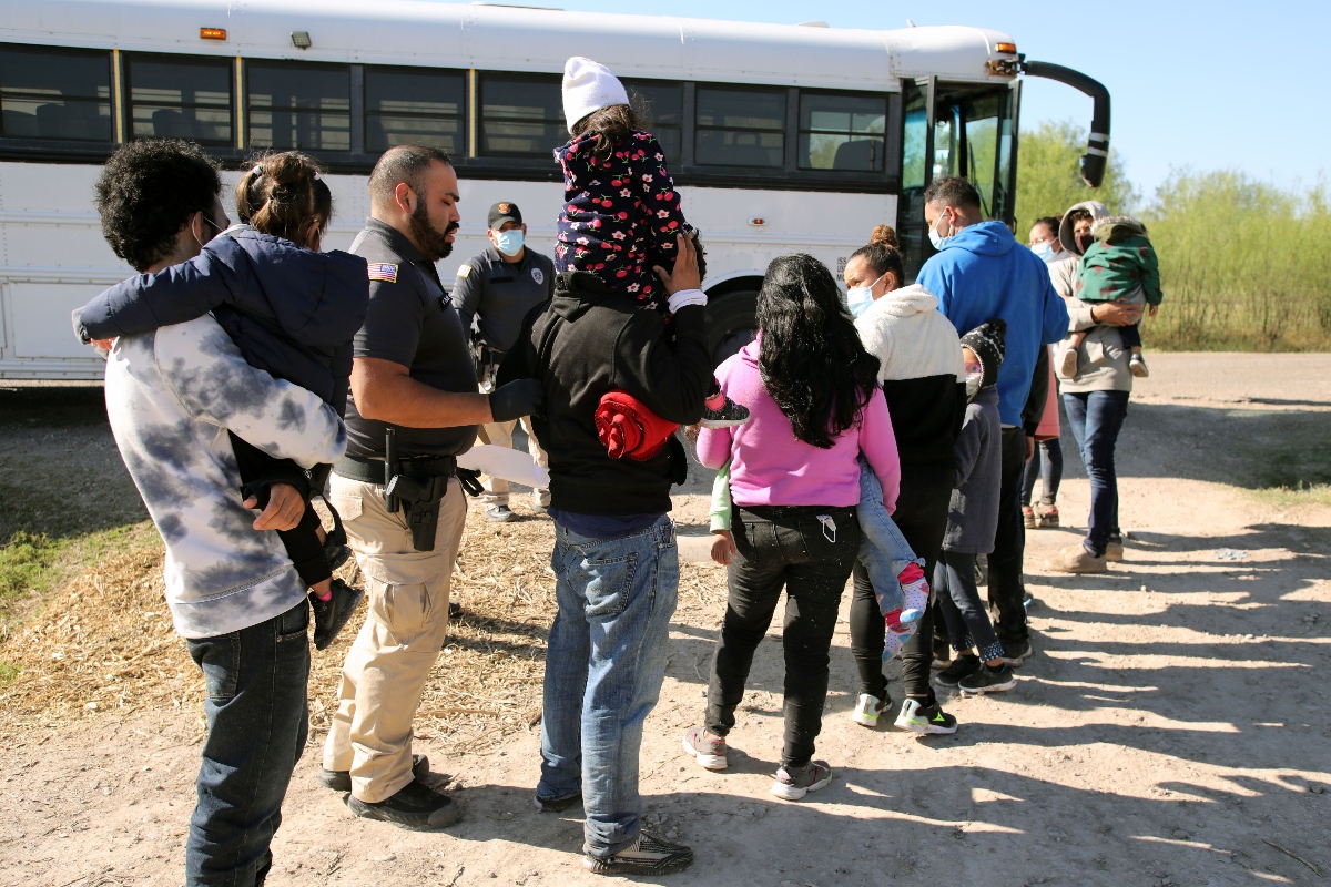 Jueza frena temporalmente deportación de niños guatemaltecos y hondureños bajo custodia del Gobierno de EE.UU.