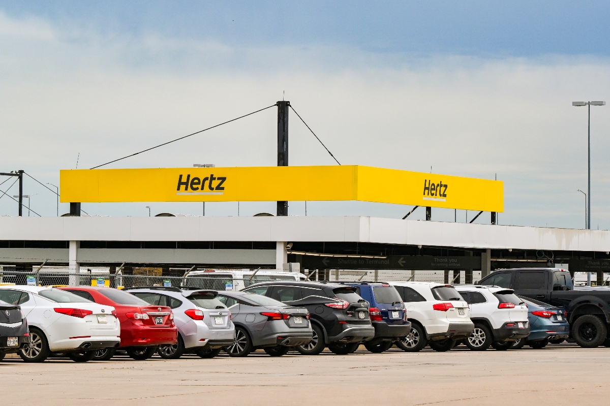 Hertz comienza a vender autos usados en EE.UU. exclusivamente por internet
