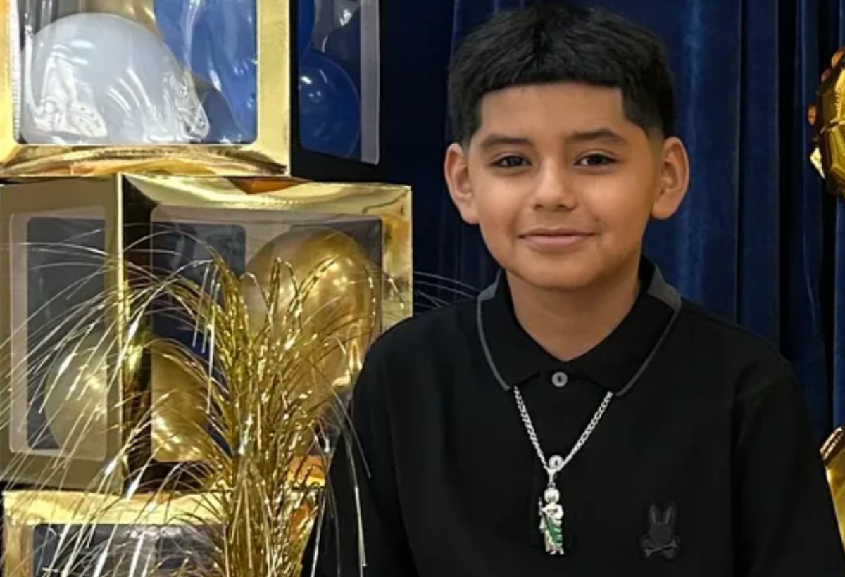 Niño hispano toca el timbre de una casa en Texas y encuentra la muerte