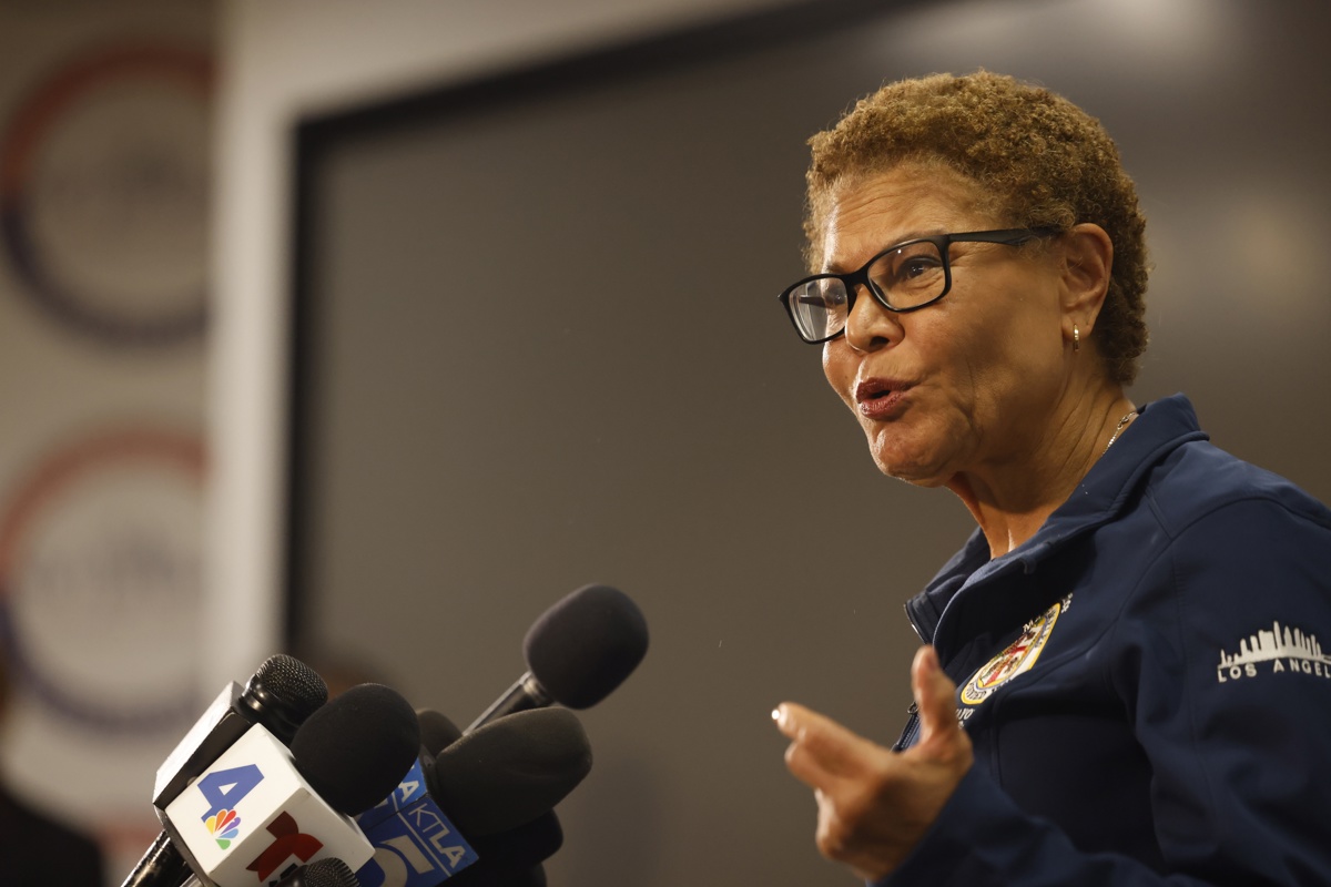 Alcaldesa en alerta por fallo que autoriza redadas en Los Ángeles