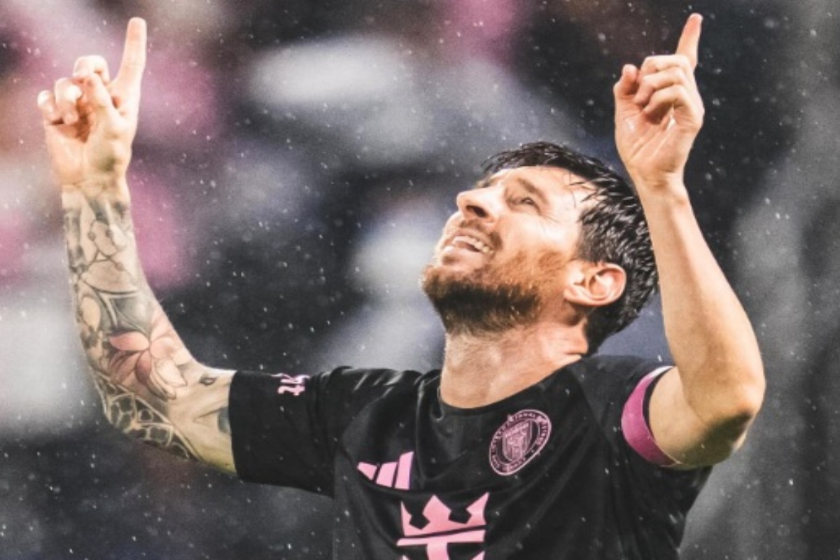 Messi brilla con doblete y mete al Inter Miami en los playoffs con goleada 0-4