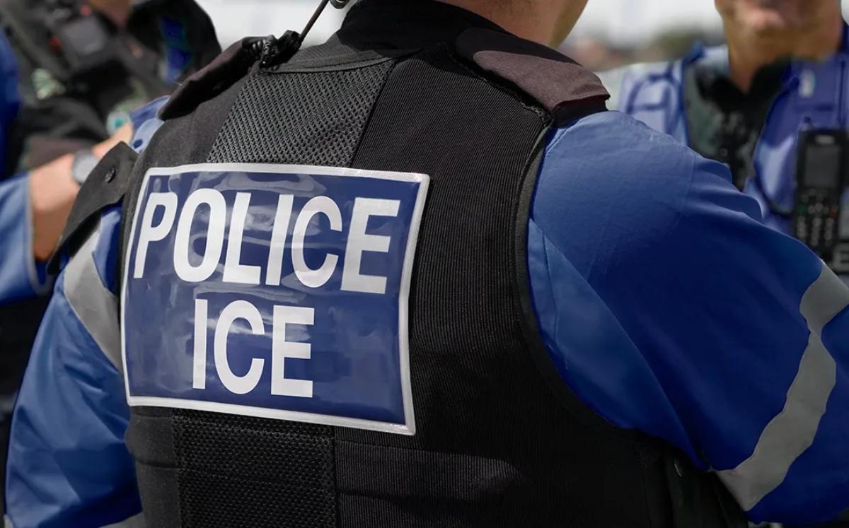 ¿Cómo funcionará el nuevo software de ICE para espiar teléfonos?