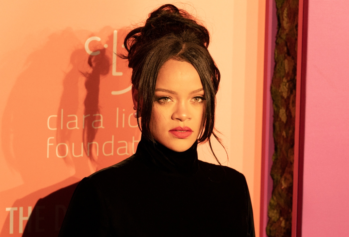 Rihanna da a luz y presenta a su nueva bebé