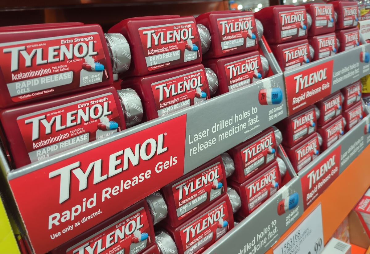 Fabricante de Tylenol responde a Trump y rechaza limitar su uso en el embarazo