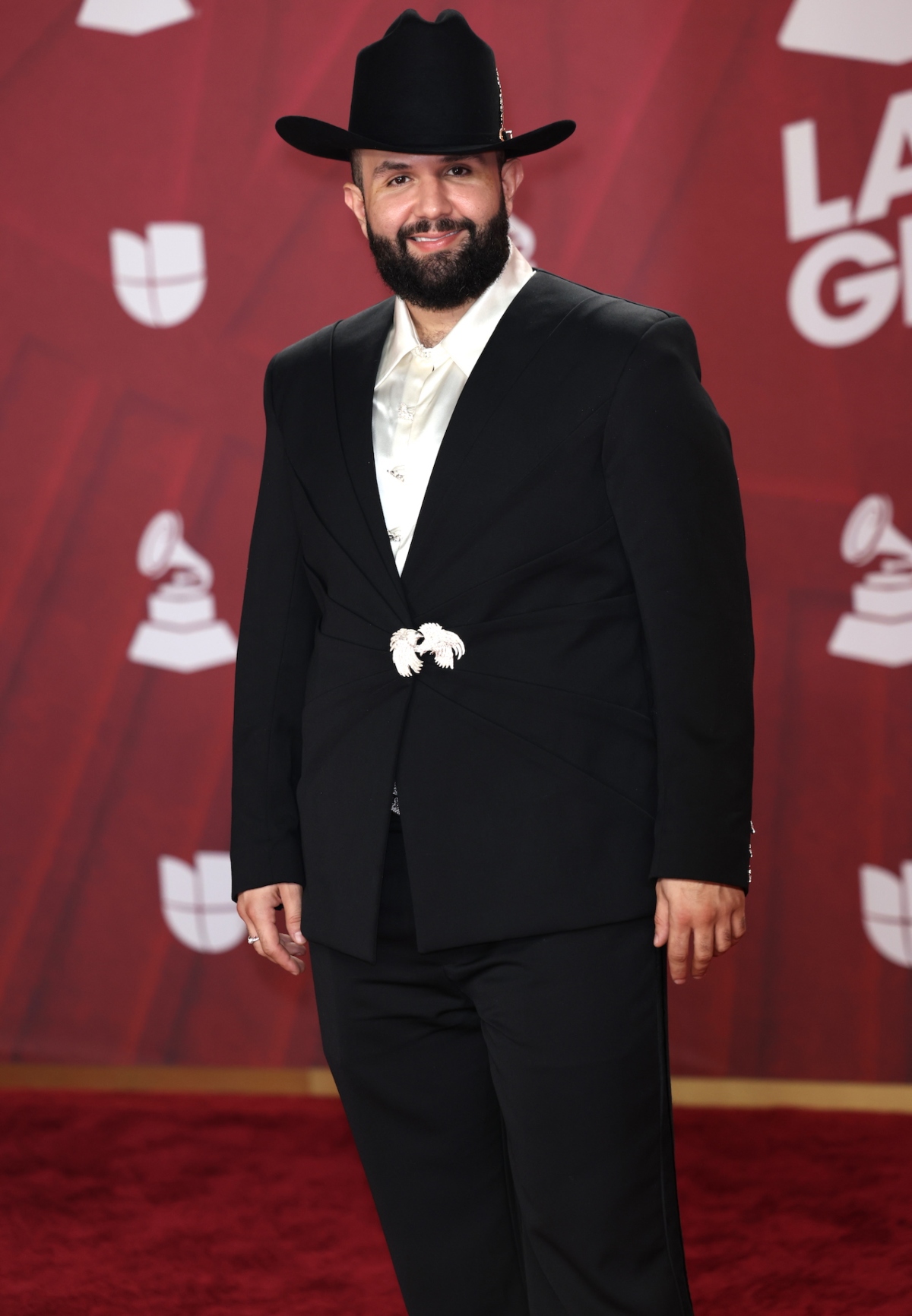Carín León, música