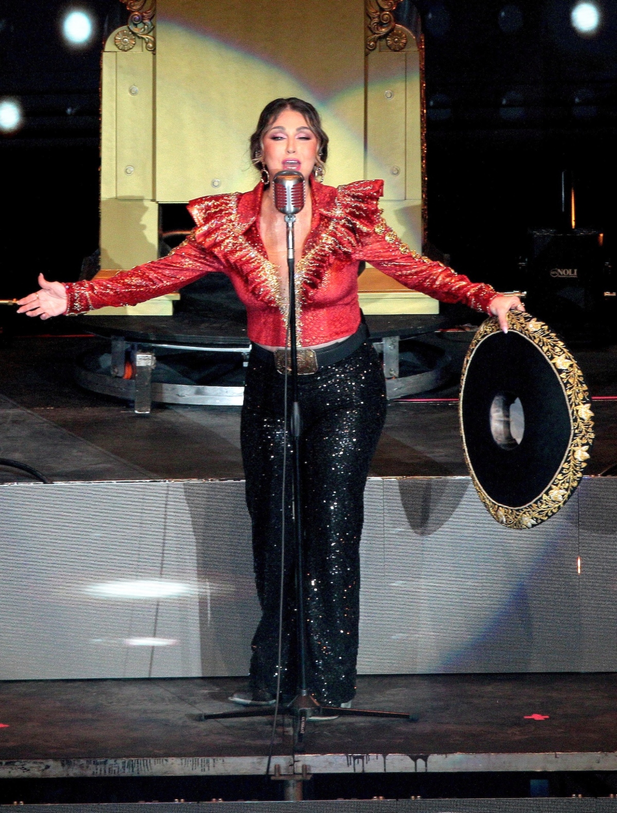Alicia Villarreal, Cruz Martínez