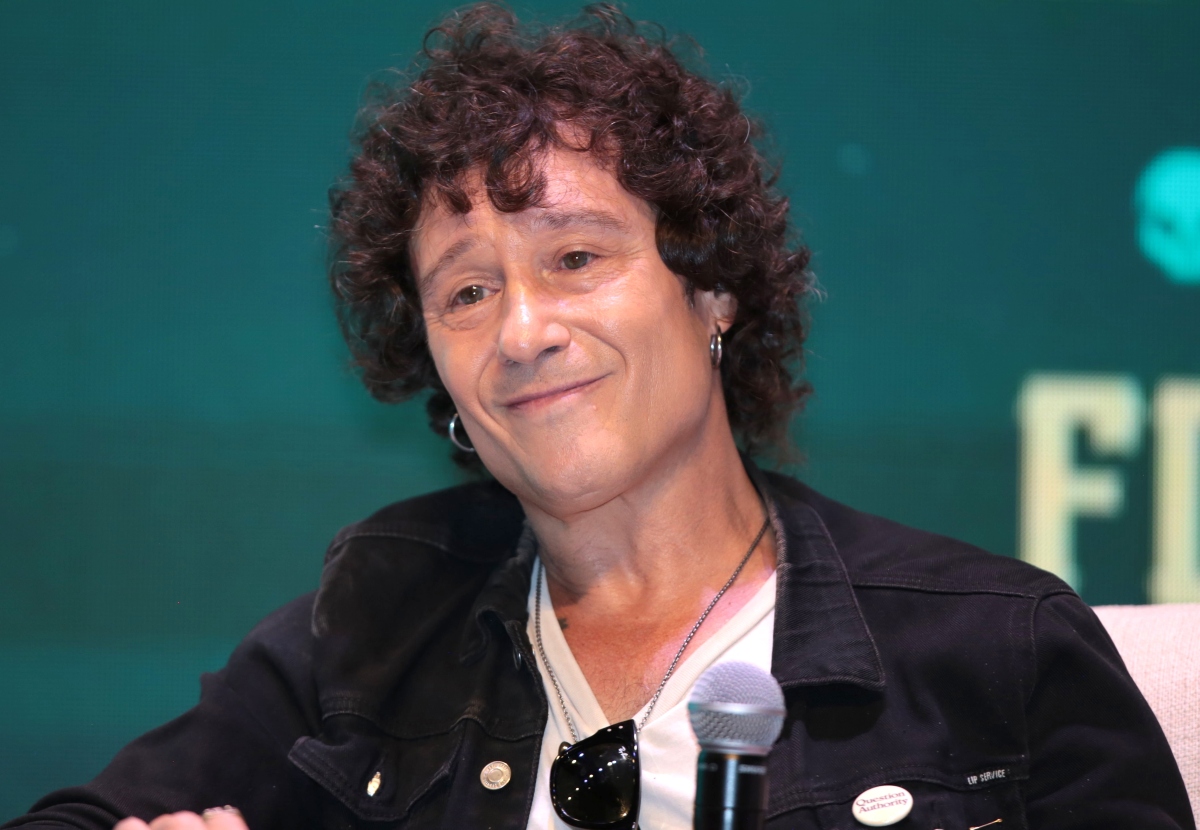¿No se identifica como latino? Enrique Bunbury dice la verdad