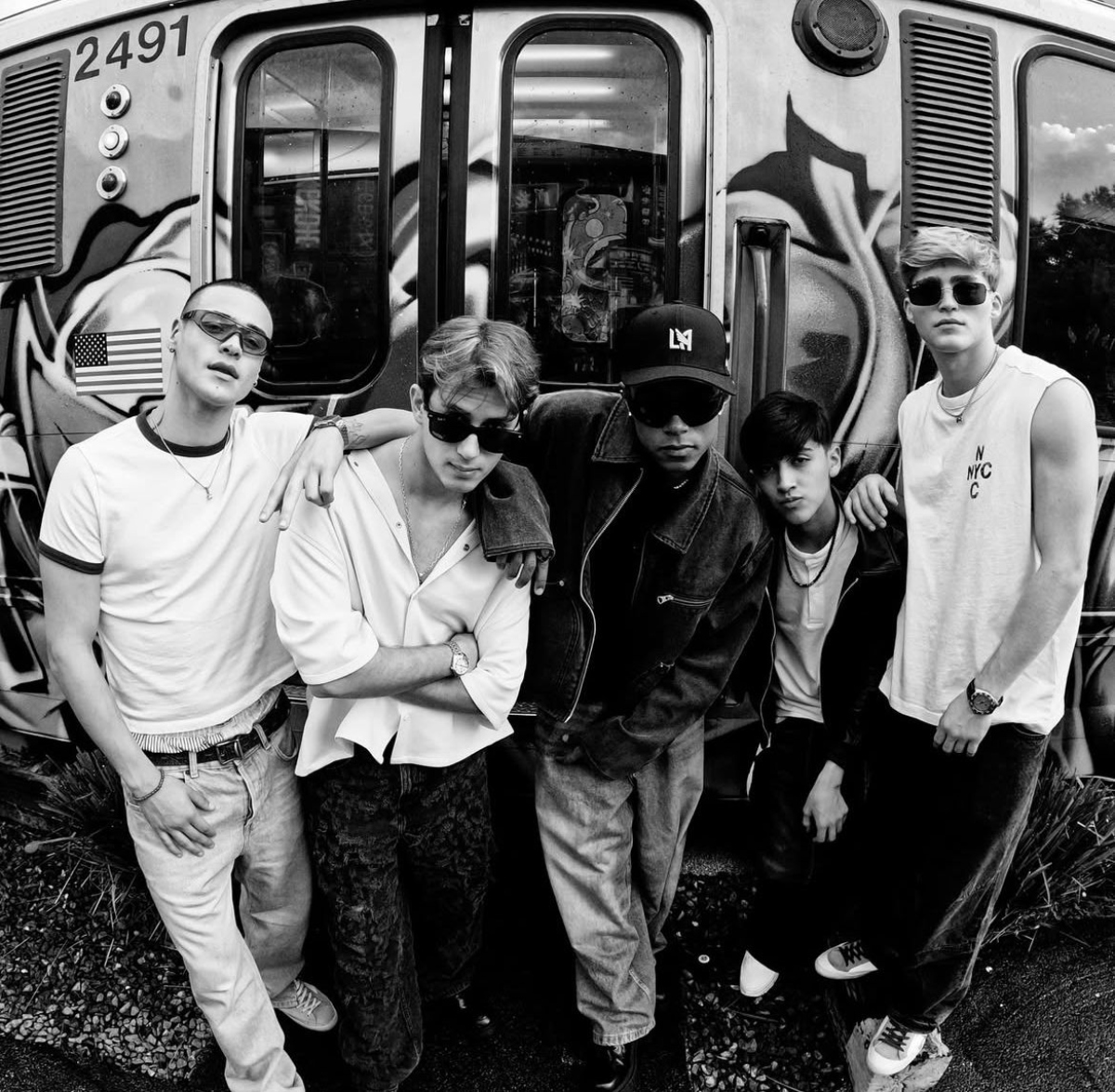 Santos Bravos, música
