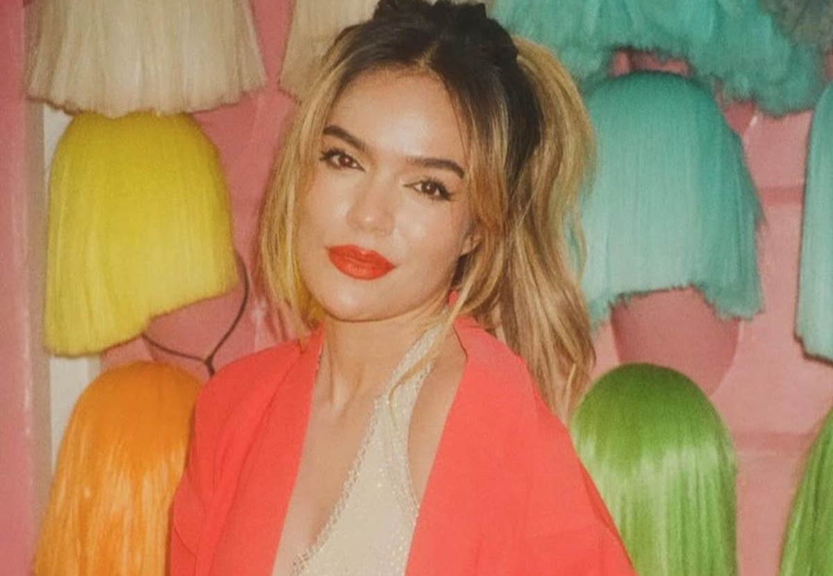 Karol G provoca sensación cantando y desfilando en el ‘Victoria’s Secret Fashion Show’