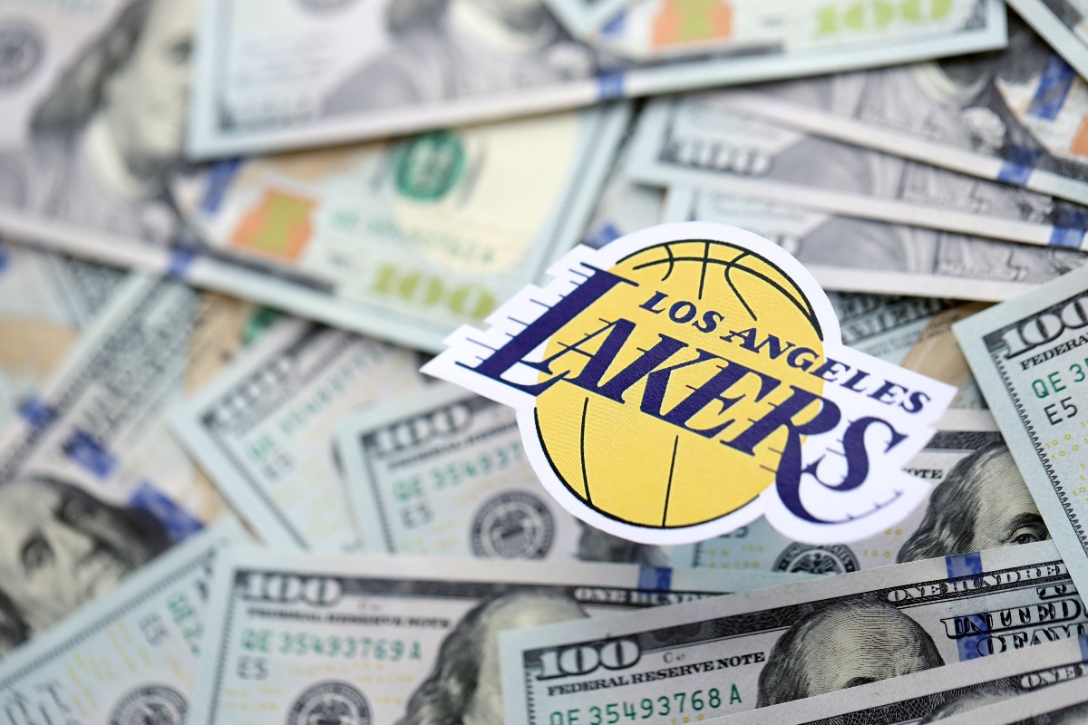 La era dorada de los Lakers inicia: venta récord de 10 000 millones