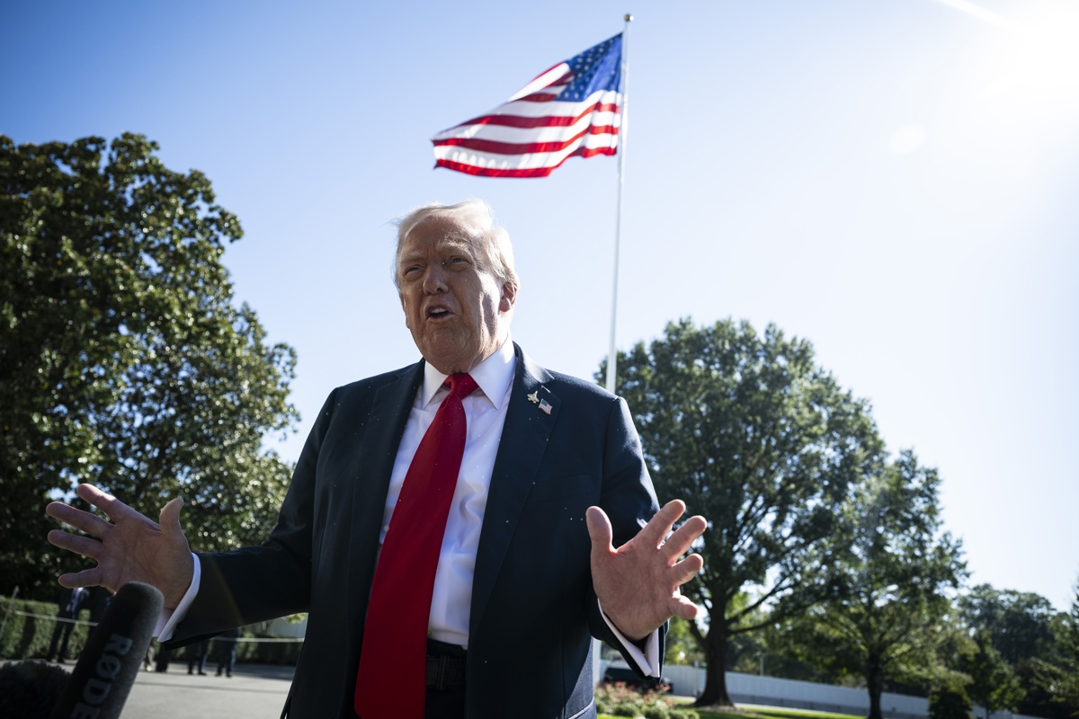 Trump rinde homenaje a las fuerzas armadas en medio del cierre de Gobierno