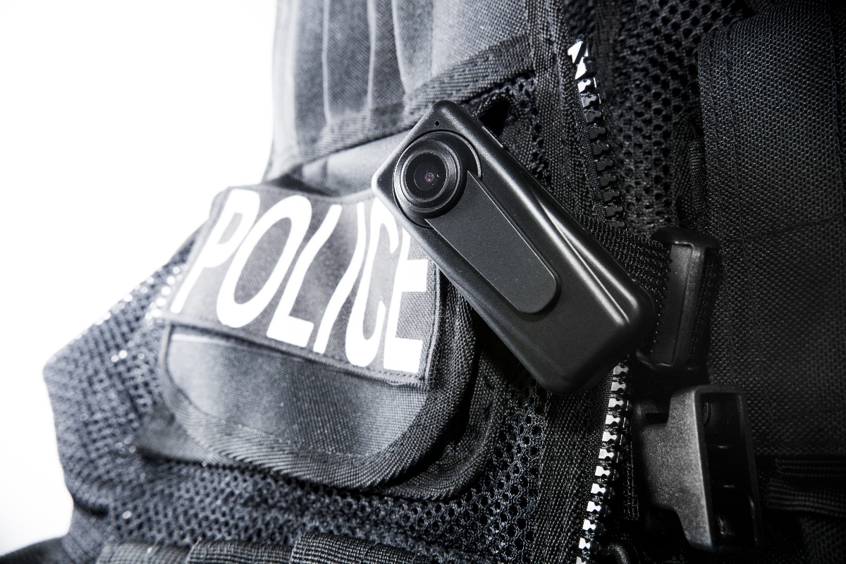 Juez federal ordena a agentes de inmigración en Chicago usar cámaras corporales