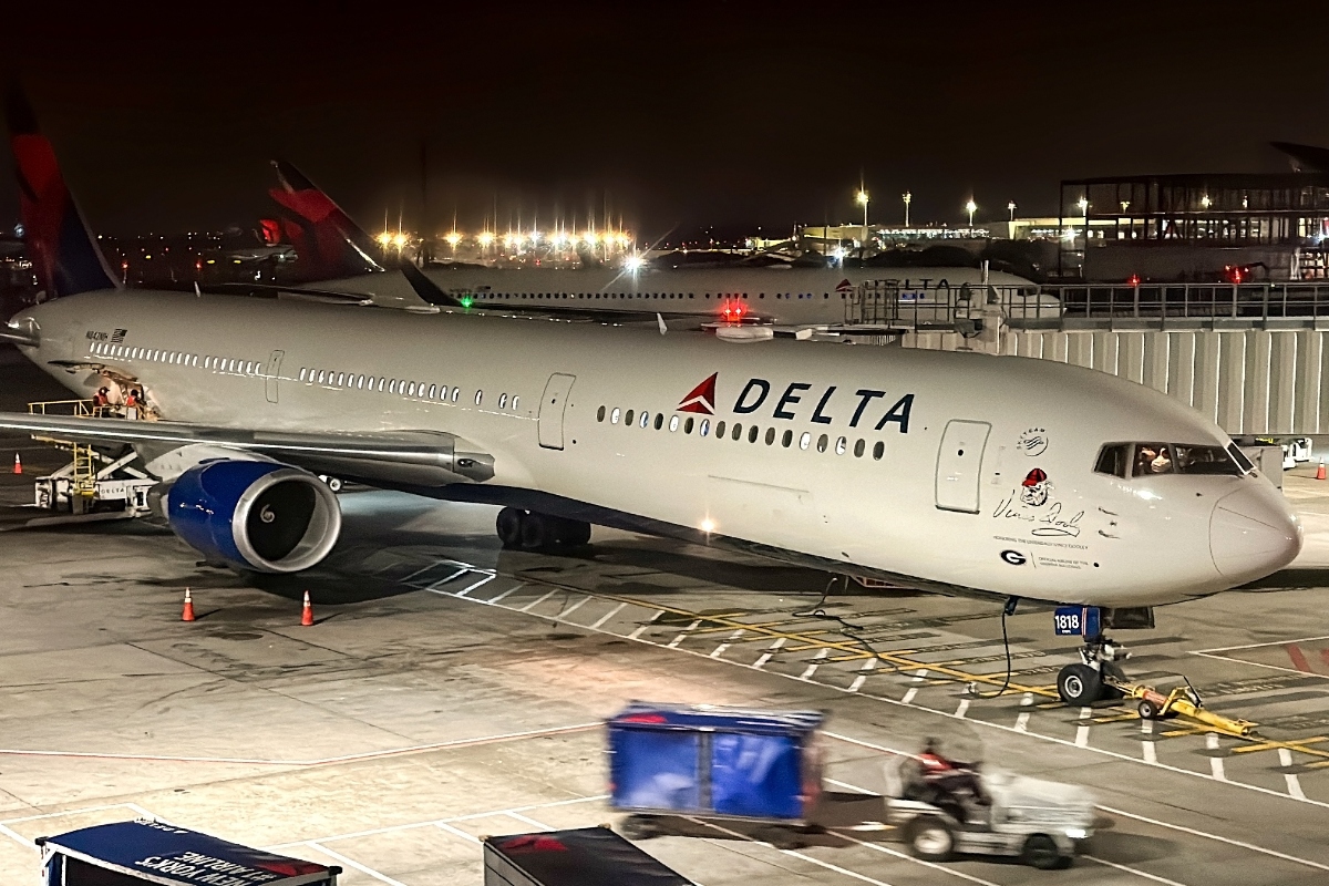Caos en LaGuardia: dos aviones de Delta chocan en la pista