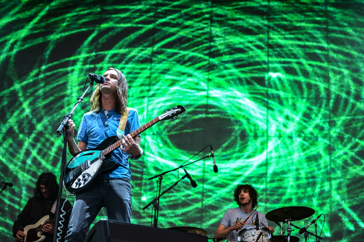 Tame Impala y su álbum Deadbeat: el rave introspectivo de Kevin Parker