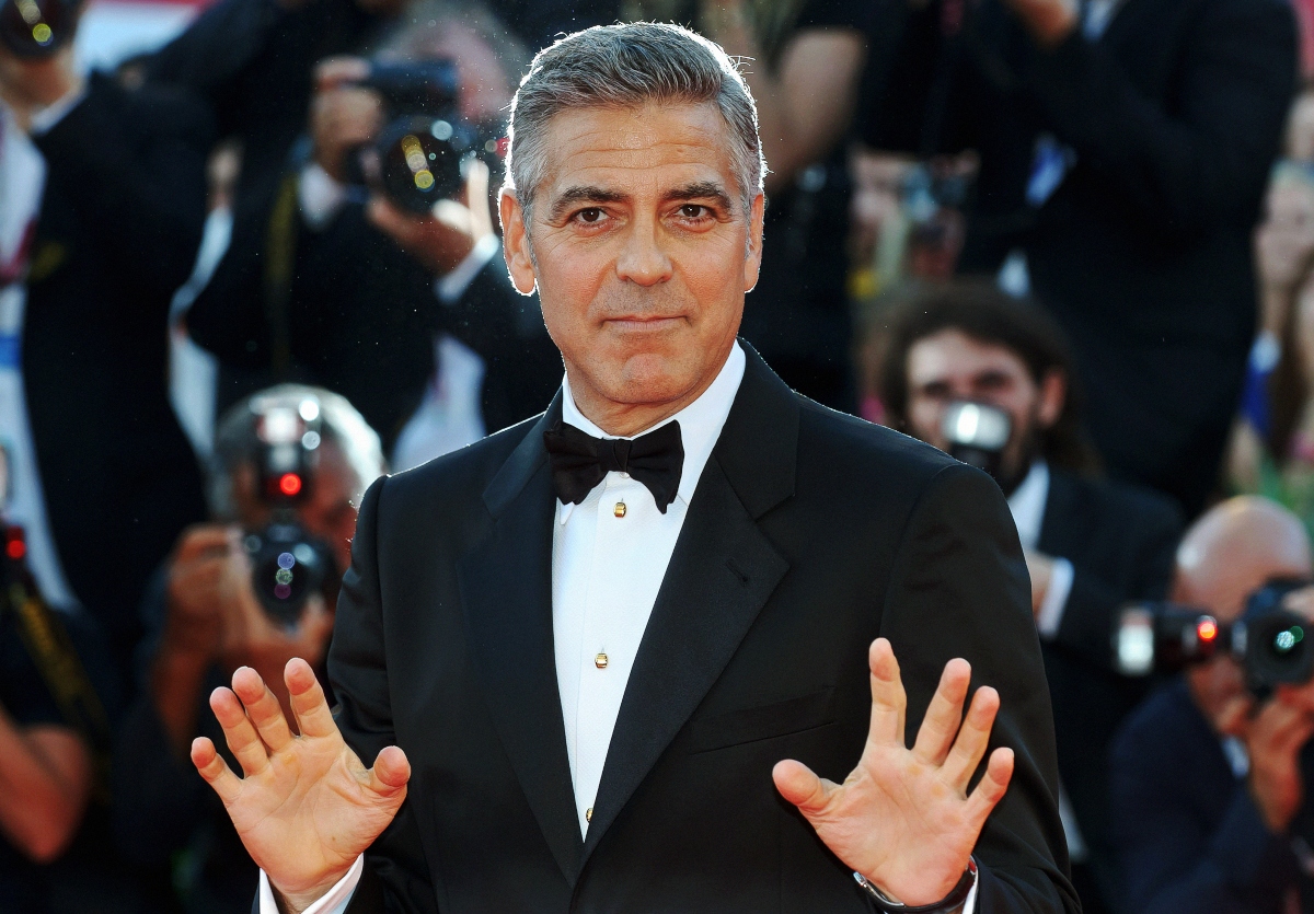 George Clooney ‘coquetea’ con el actor español Javier Bardem