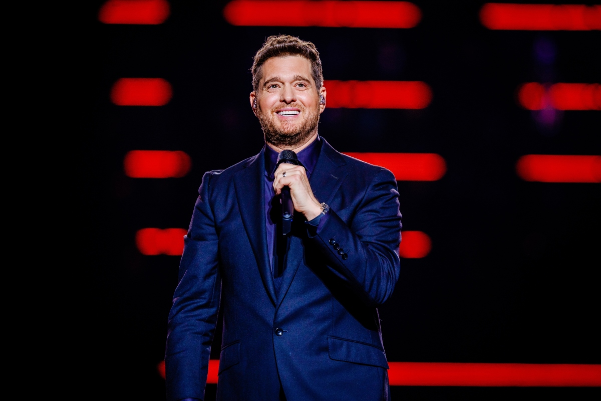 Michael Bublé sorprenderá al participar en la serie ‘The Reluctant Traveler with Eugene Levy’