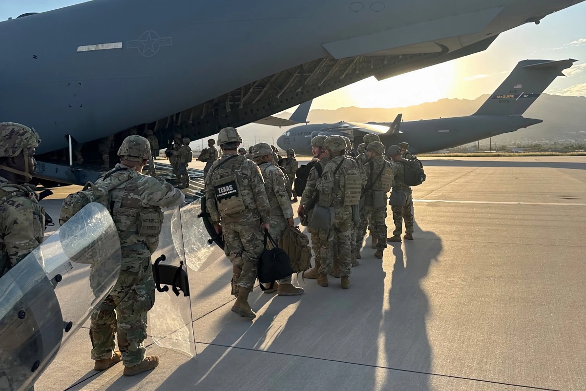 Texas manda grupo de élite de su Guardia Nacional a Chicago