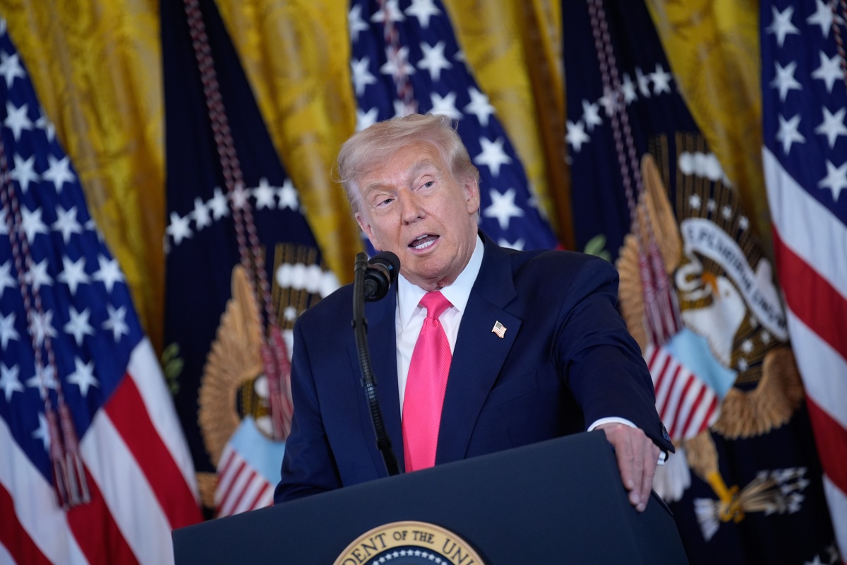 Trump pide a republicanos votar a favor de hacer públicos los archivos de Epstein