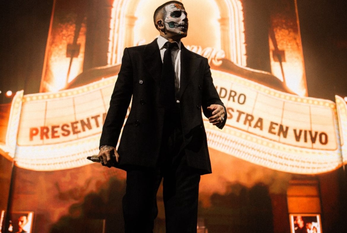 Rauw Alejandro sufre caída en México