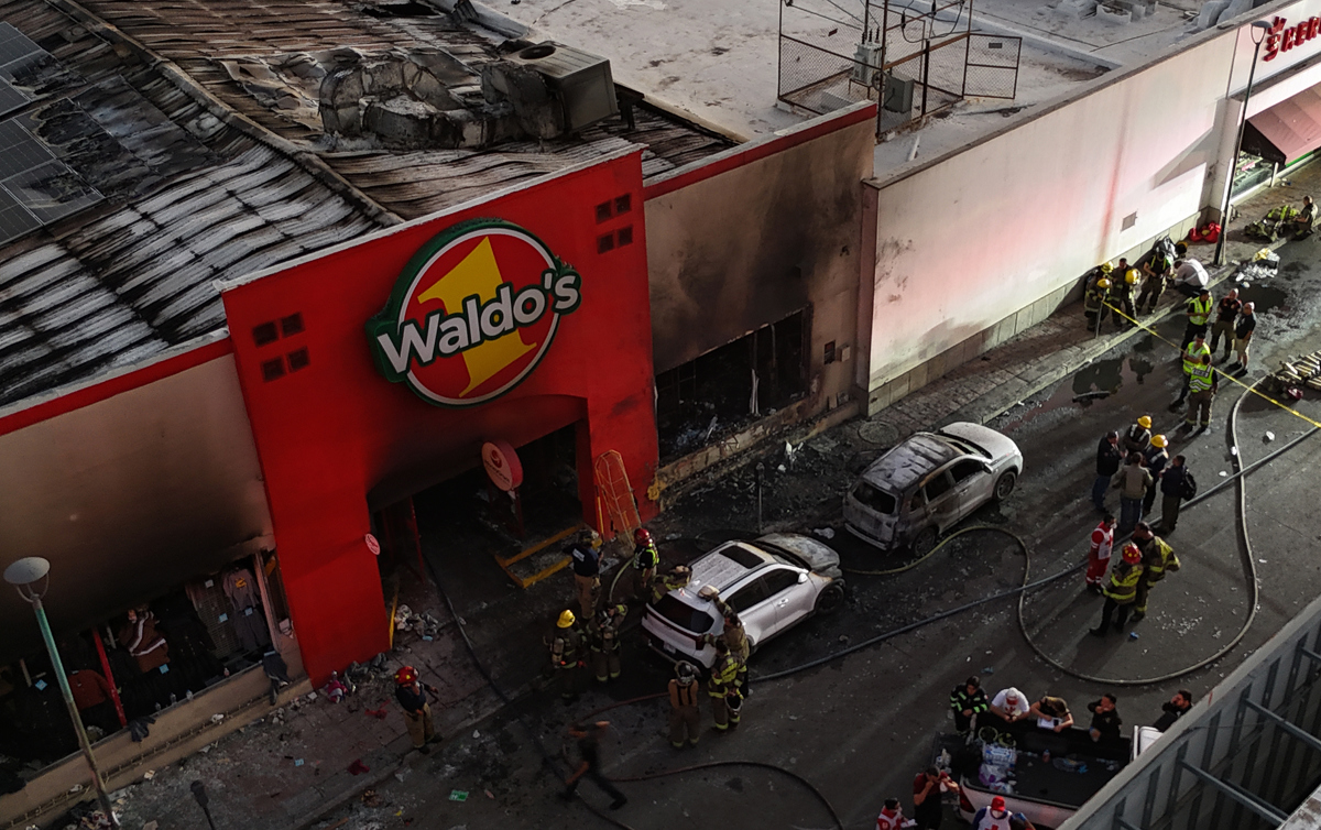 Tragedia en México: Al menos 23 muertos por incendio en una tienda Waldo’s