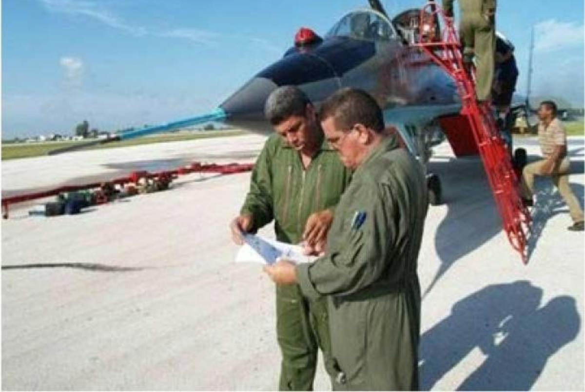 Gobierno de EE.UU. acusa a piloto cubano de fraude migratorio