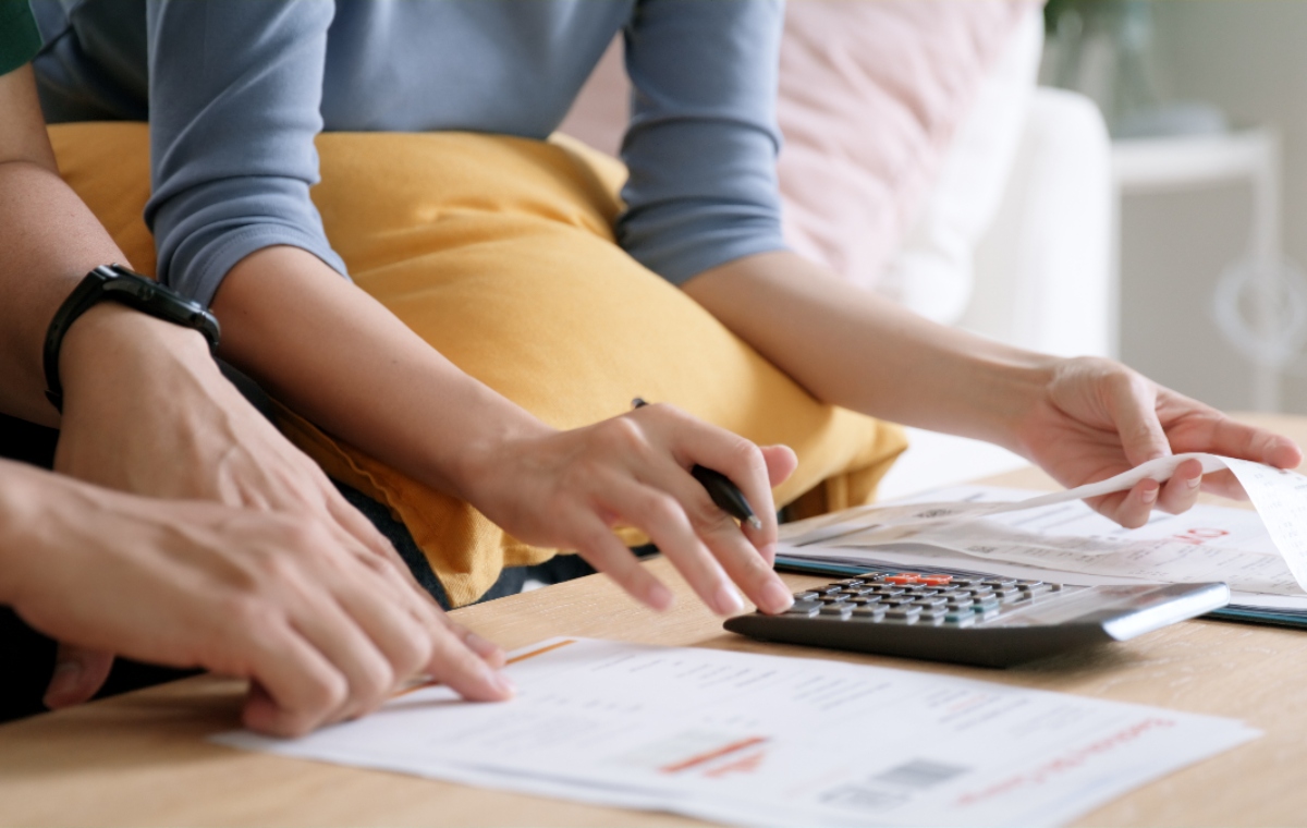 Cinco trucos comprobados para ahorrar $300 al mes sin ganar más dinero