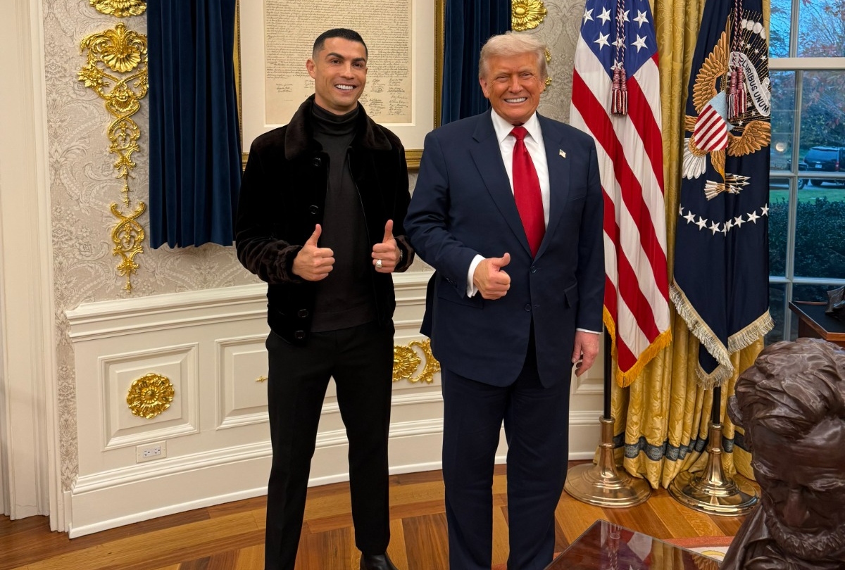 Cristiano Ronaldo aparece junto a su mujer con Trump en el Despacho Oval