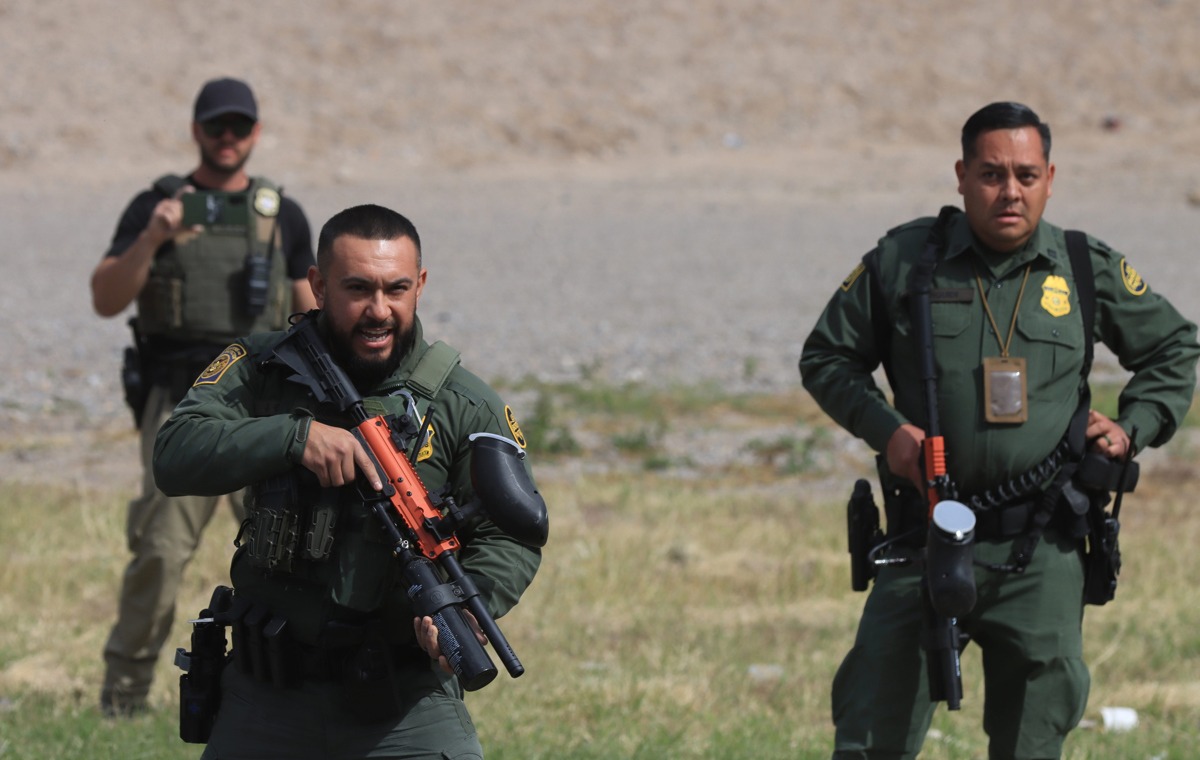 Atacan a tiros a agentes de CBP y desatan megaoperativo binacional