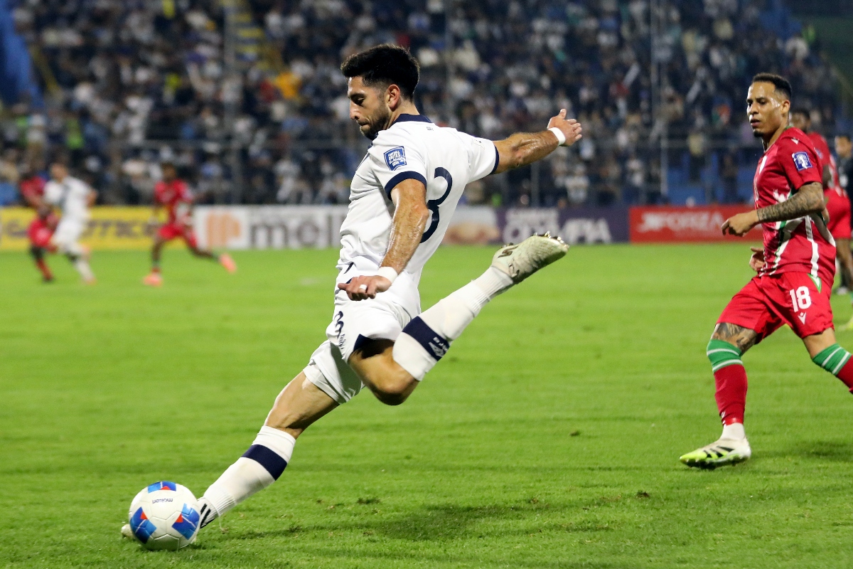 Guatemala gana 3-1 y manda a Surinam a repesca