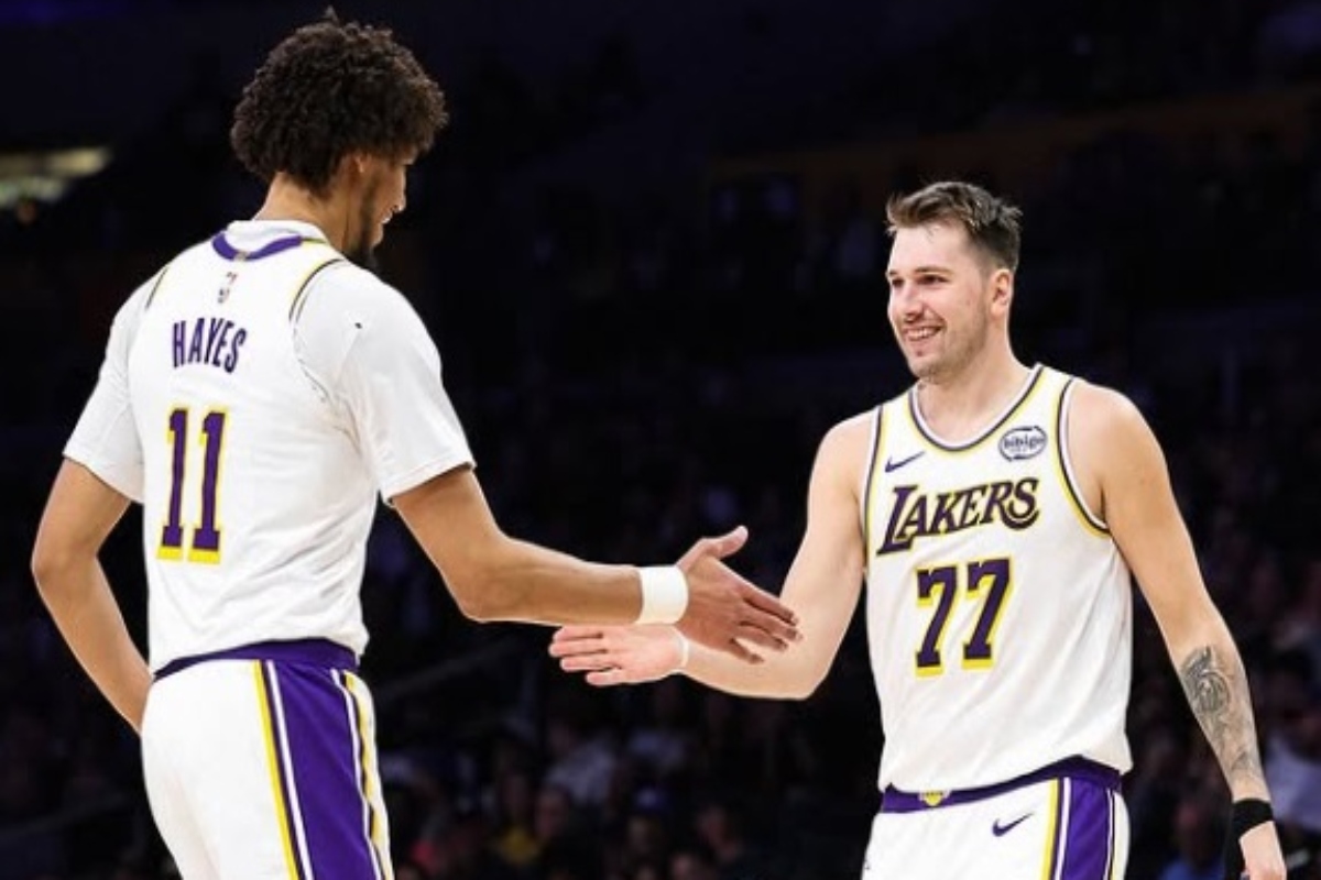 Luka Dončić arrasa con triple-doble y pone a los Lakers rumbo al título