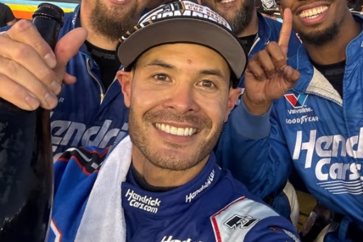 Kyle Larson logra un cierre épico y conquista la NASCAR Cup 2025