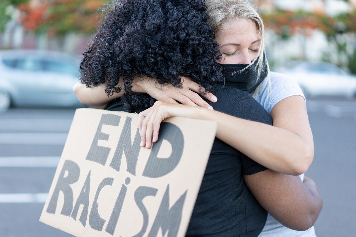 Racismo y salud mental: El impacto entre los hispanos en EEUU