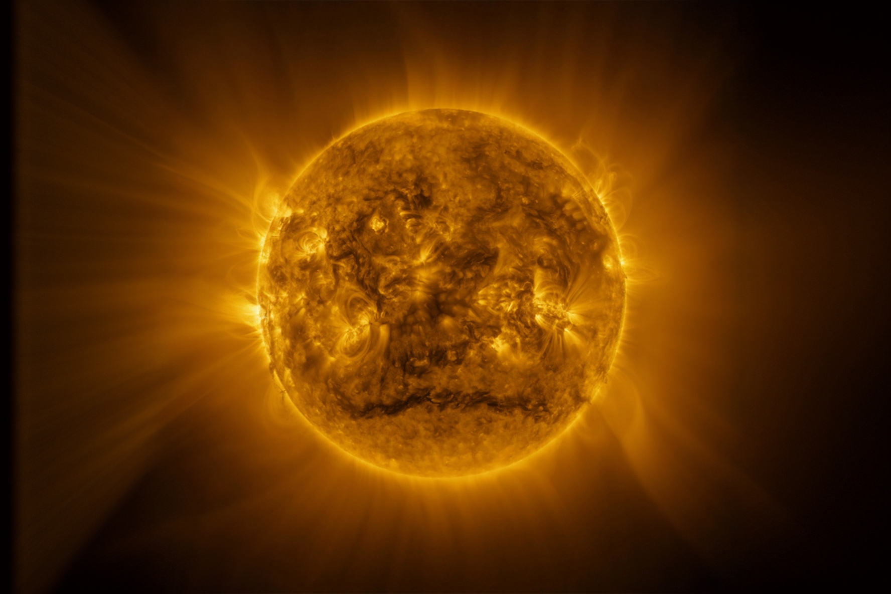 Poderosa tormenta solar golpea el campo magnético terrestre y genera alertas globales
