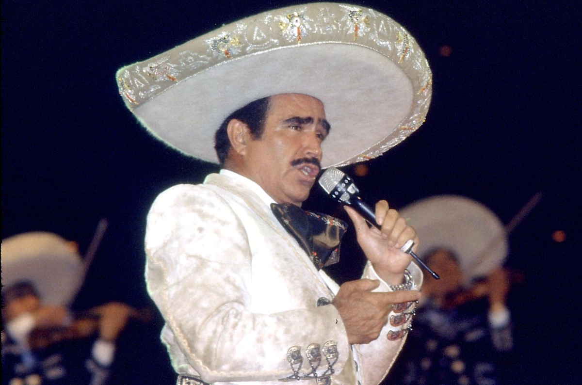 Lanzarán disco póstumo de Vicente Fernández a dueto con artistas como Christian Nodal y Ángela Aguilar