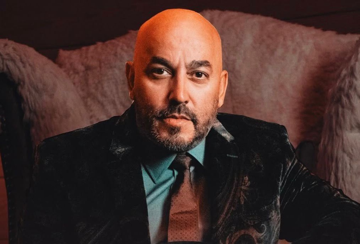 Lupillo Rivera comparte foto inédita del día de la entrega de los restos de Jenni Rivera