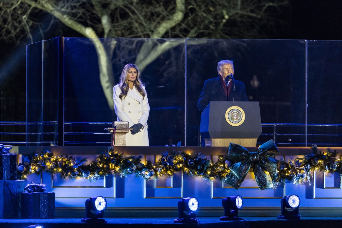 Trump y Melania dan inicio a la Navidad con el encendido del árbol en la Casa Blanca