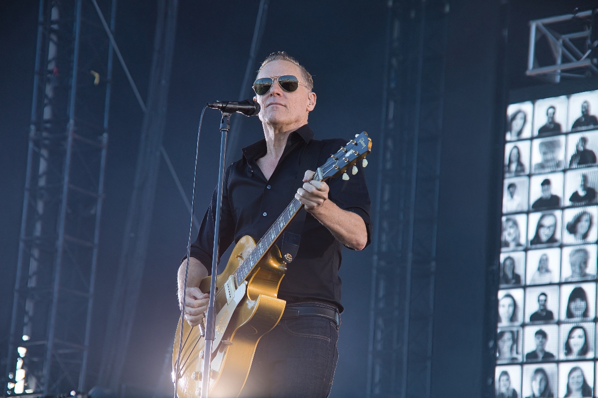 Bryan Adams sorprende con un vibrante álbum navideño