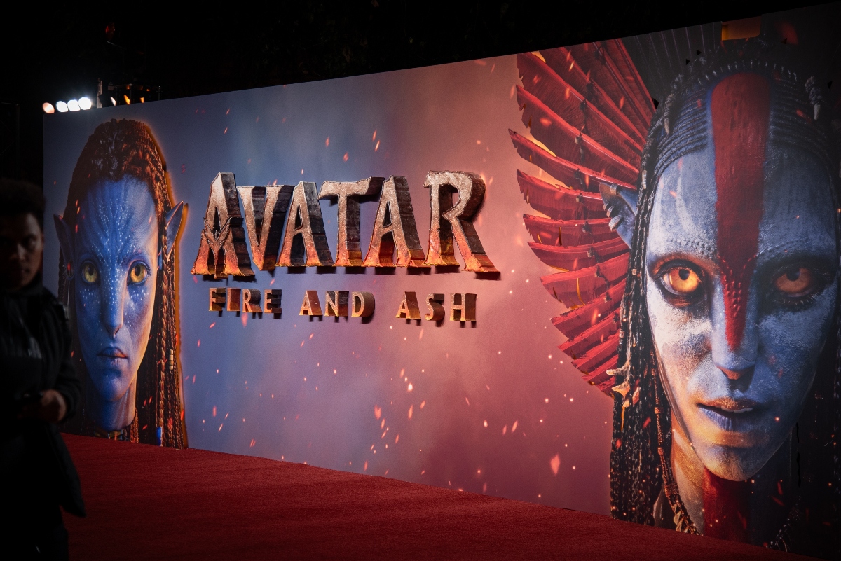 ‘Avatar’ lidera la taquilla mundial con 345 millones de dólares, pero no rompe récords
