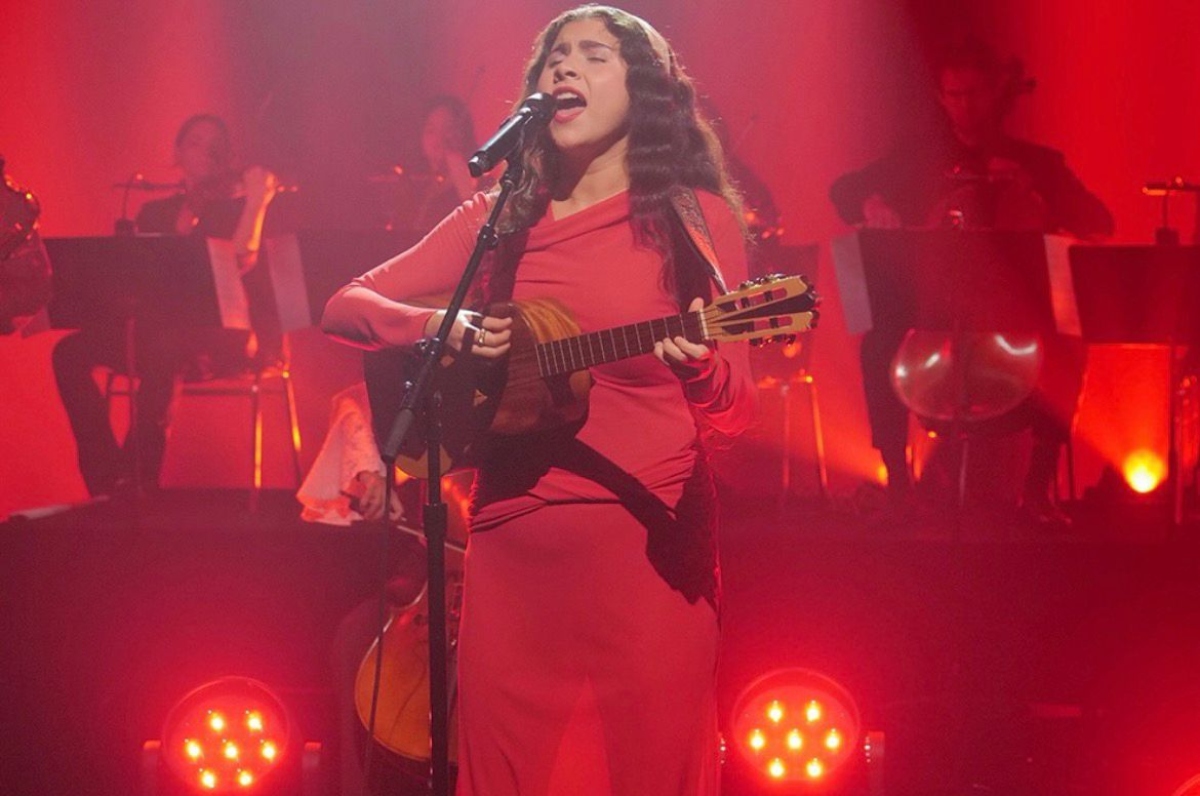 La mexicana Silvana Estrada conquista ‘Jimmy Kimmel Live’ con presentación