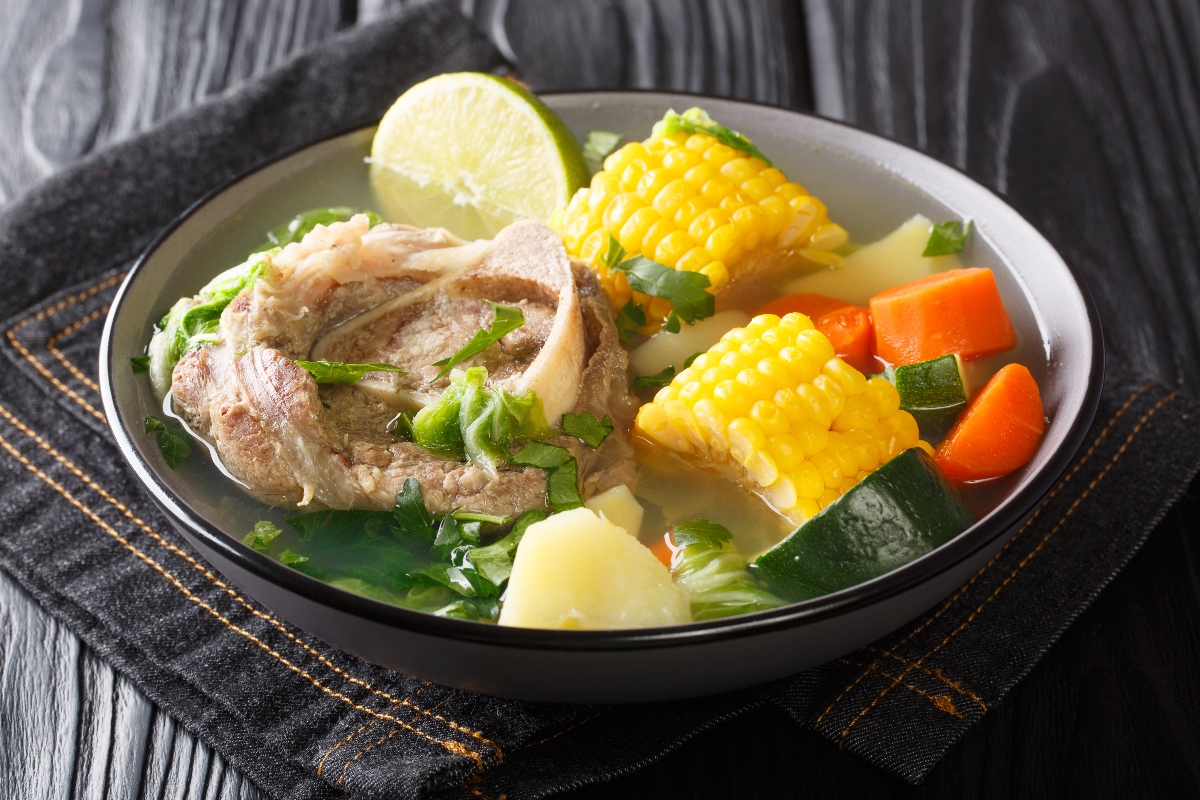 Las mejores sopas y caldos latinos para el invierno
