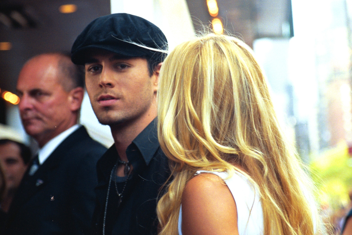 Enrique Iglesias y Anna Kournikova dan la bienvenida a su cuarto hijo
