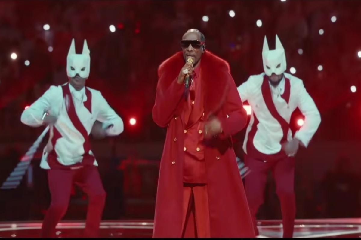 Snoop Dogg brilla en la Navidad de la NFL junto a Andrea Bocelli