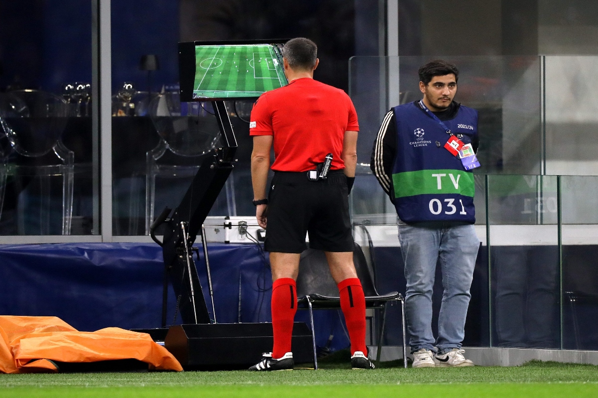 FIFA quiere que el VAR revise córners y amarillas en el Mundial 2026