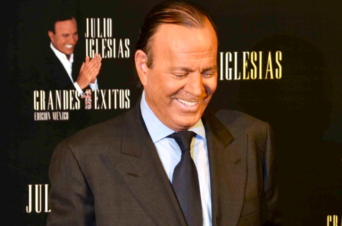 Denuncias contra Julio Iglesias generan indignación en República Dominicana