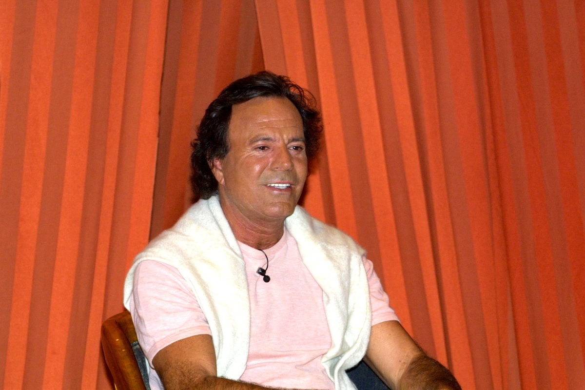 Julio Iglesias rompe el silencio sobre serias acusaciones en su contra