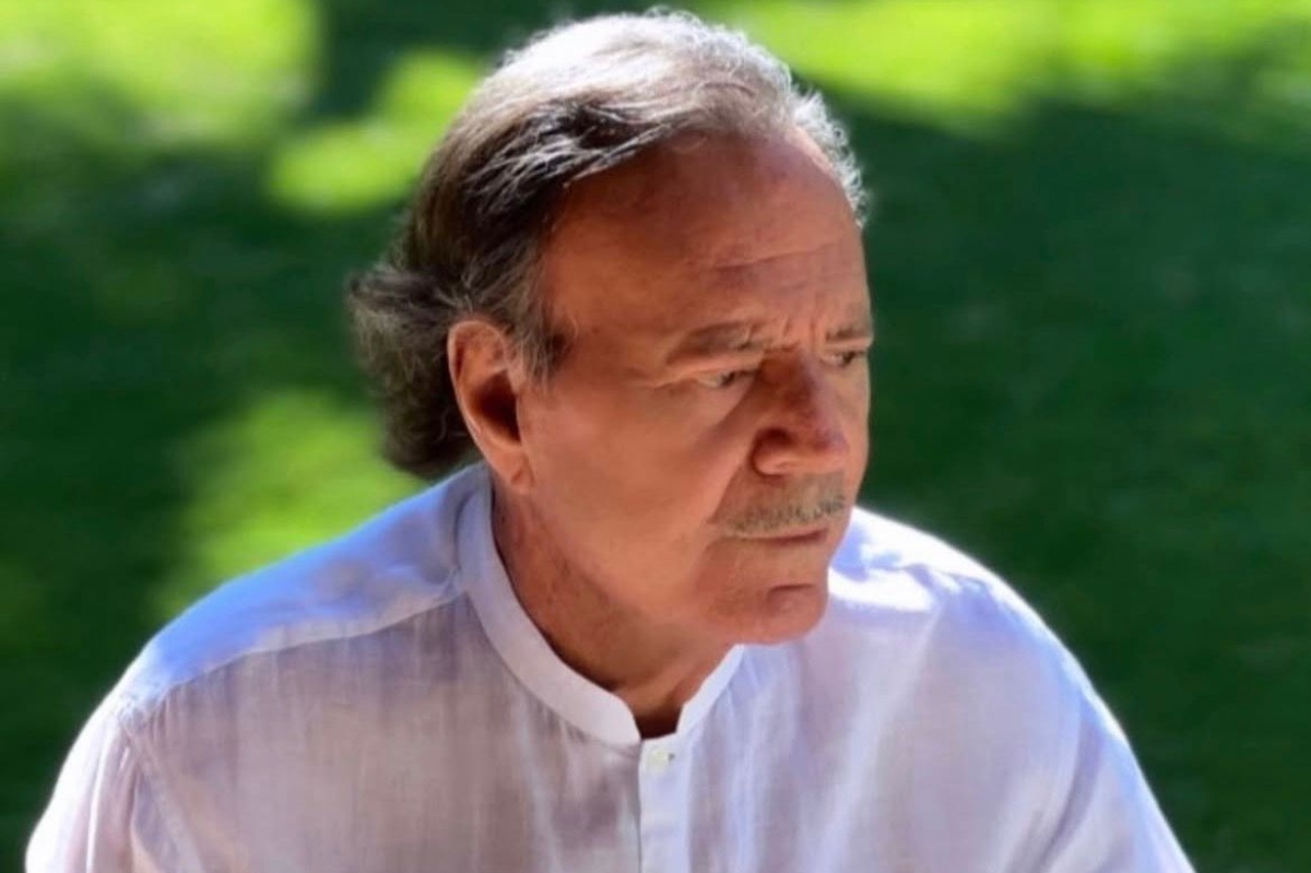 Julio Iglesias se defiende de las acusaciones en su contra