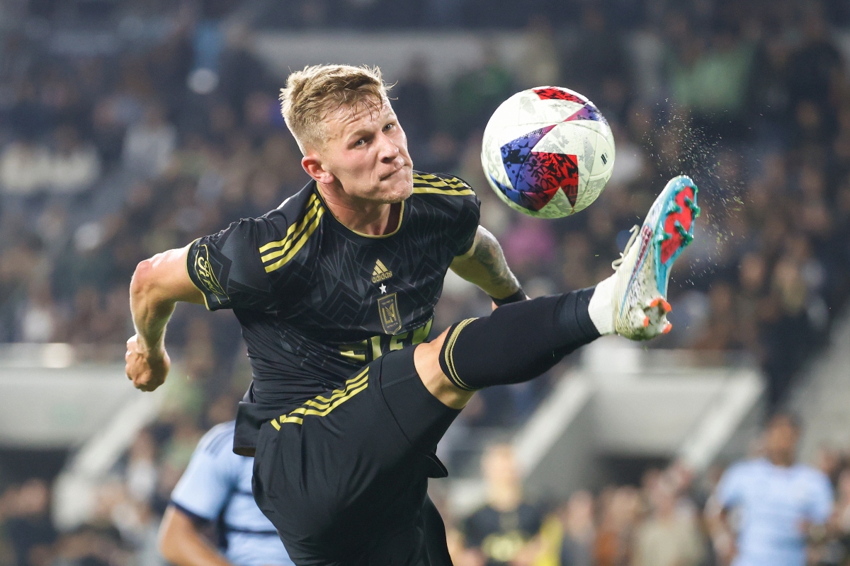 ¡Se va de Cruz Azul! Houston Dynamo cierra el fichaje de Mateusz Bogusz