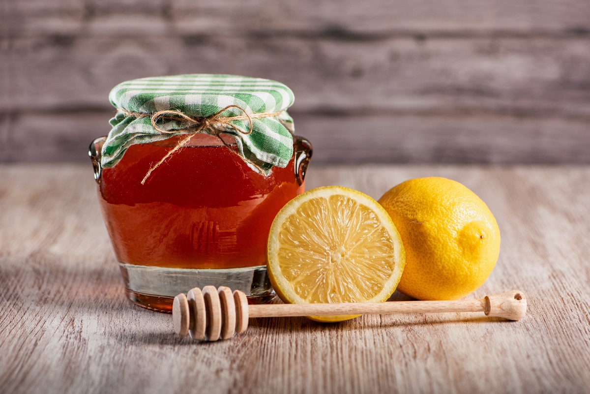 Miel y Limón: La combinación perfecta para aliviar la tos